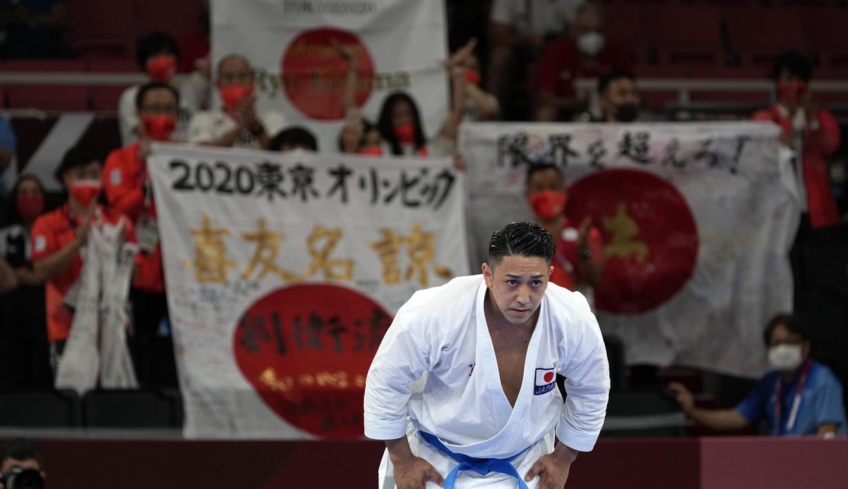 Emas Kiyuna merupakan medali kedua Jepang di karate, setelah Kiyou Shimizu mengklaim perak di kata putri pada hari Kamis (05/08/2021). Olimpiade Tokyo mungkin menjadi satu-satunya waktu olahraga tersebut ditampilkan karena di edisi berikutnya cabor ini telah dikeluarkan. (Foto: AP/Vincent Thian)