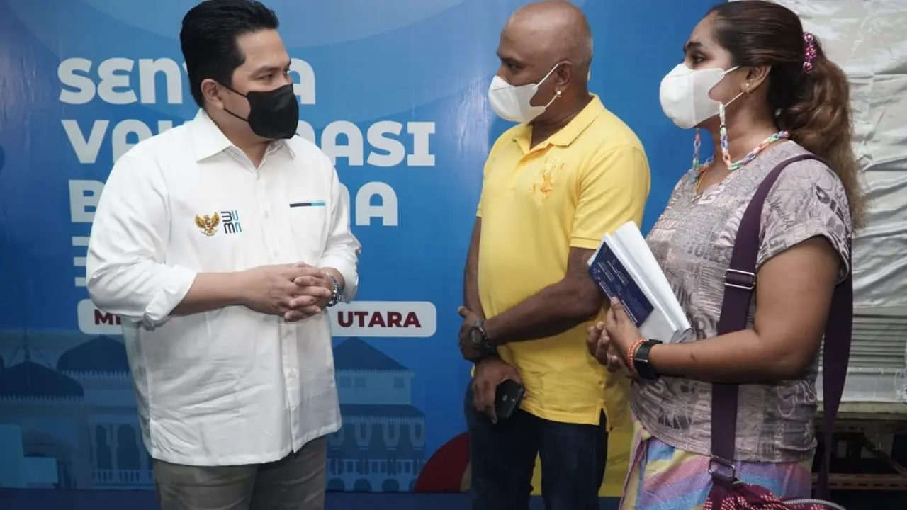 Menteri BUMN Erick Thohir meresmikan sentra vaksin bersama BUMN di Medan
