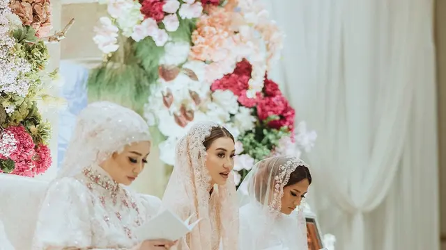 Sebentar Lagi jadi Pasutri, Gaya Serasi Thariq Halilintar dan Aaliyah Massaid Kenakan Busana Muslim Serba Pink di Pengajian Jelang Nikah