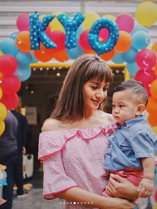 "Atas kesanggupan bapaknya beliau akan memberikan nafkah setiap bulannya. Nominalnya cukup lah. Pasti atas kesadaran mas Tama beliau berikan dibawah 10 juta sampai anaknya dewasa," ucap Nendi menjelaskan. (Instagram/kiranalarasati)