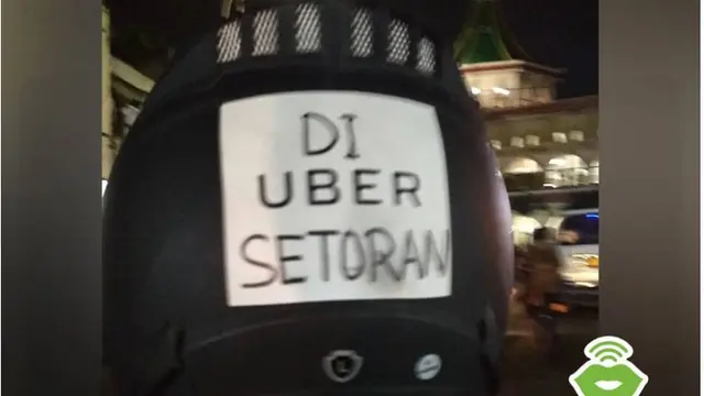 6 Stiker Kalimat Kocak di Helm Ojek Online