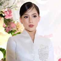 Makeup Zara Adhisty di hari pernikahan. [@anandachrstie]
