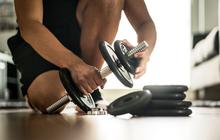 Manfaat Olahraga Dumbell untuk Kesehatan Jantung, Berikut Gerakan yang Bisa Dicoba