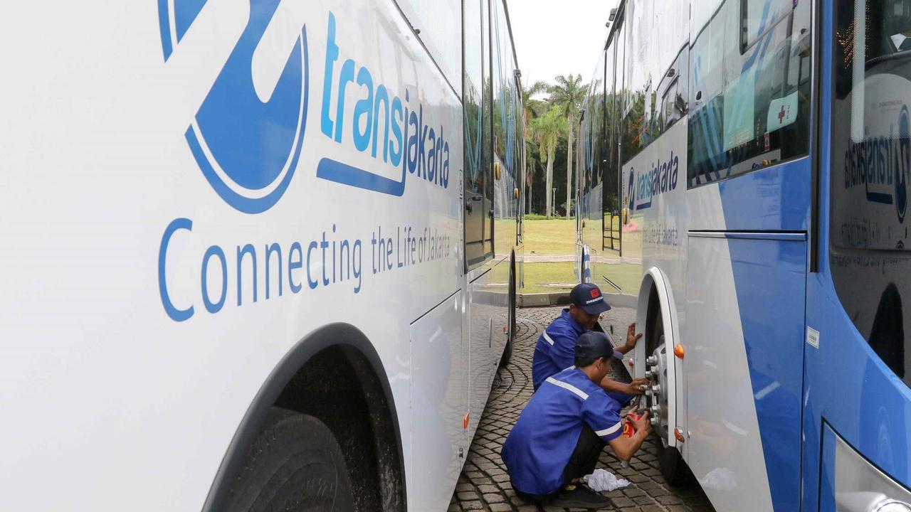 TransJakarta Listrik di Monas