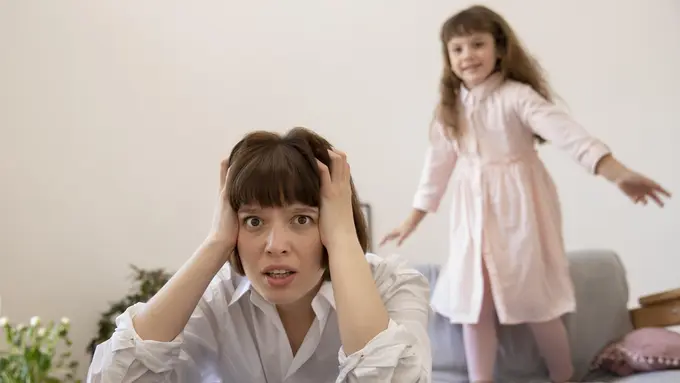 Anak-anak yang sering menyela pembicaraan orang dewasa sebenarnya tidak bermaksud tidak sopan.