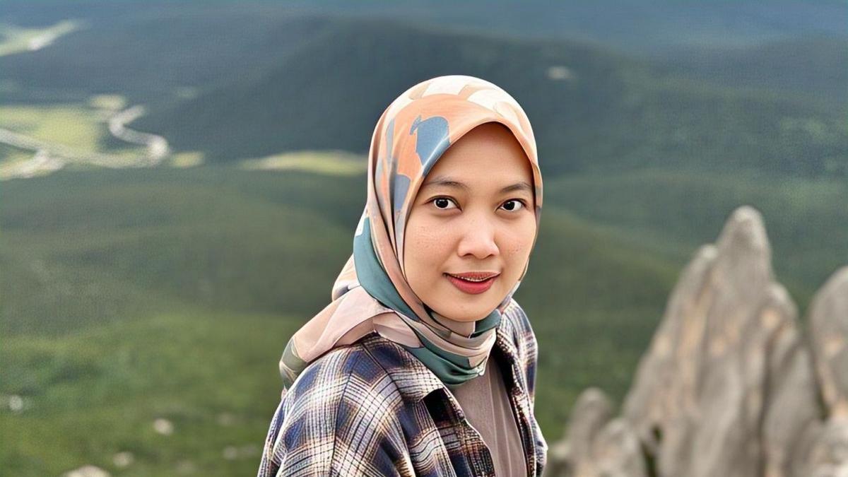 7 Inspirasi Padu Padan Kemeja Flanel yang Cocok untuk Hijaber, Tampilan Santai hingga Formal Modis