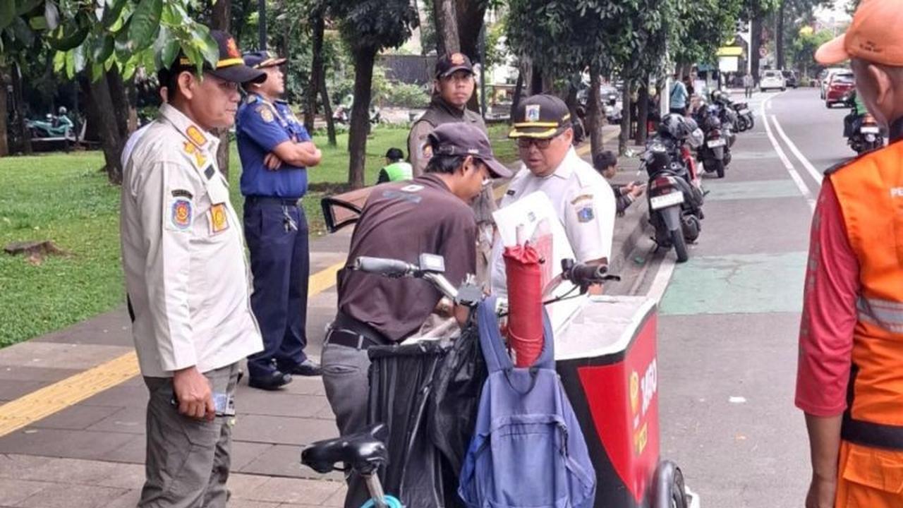 Satpol PP Jaksel Gencarkan Penertiban PKL di Jalan Suryo Demi Ketertiban Umum