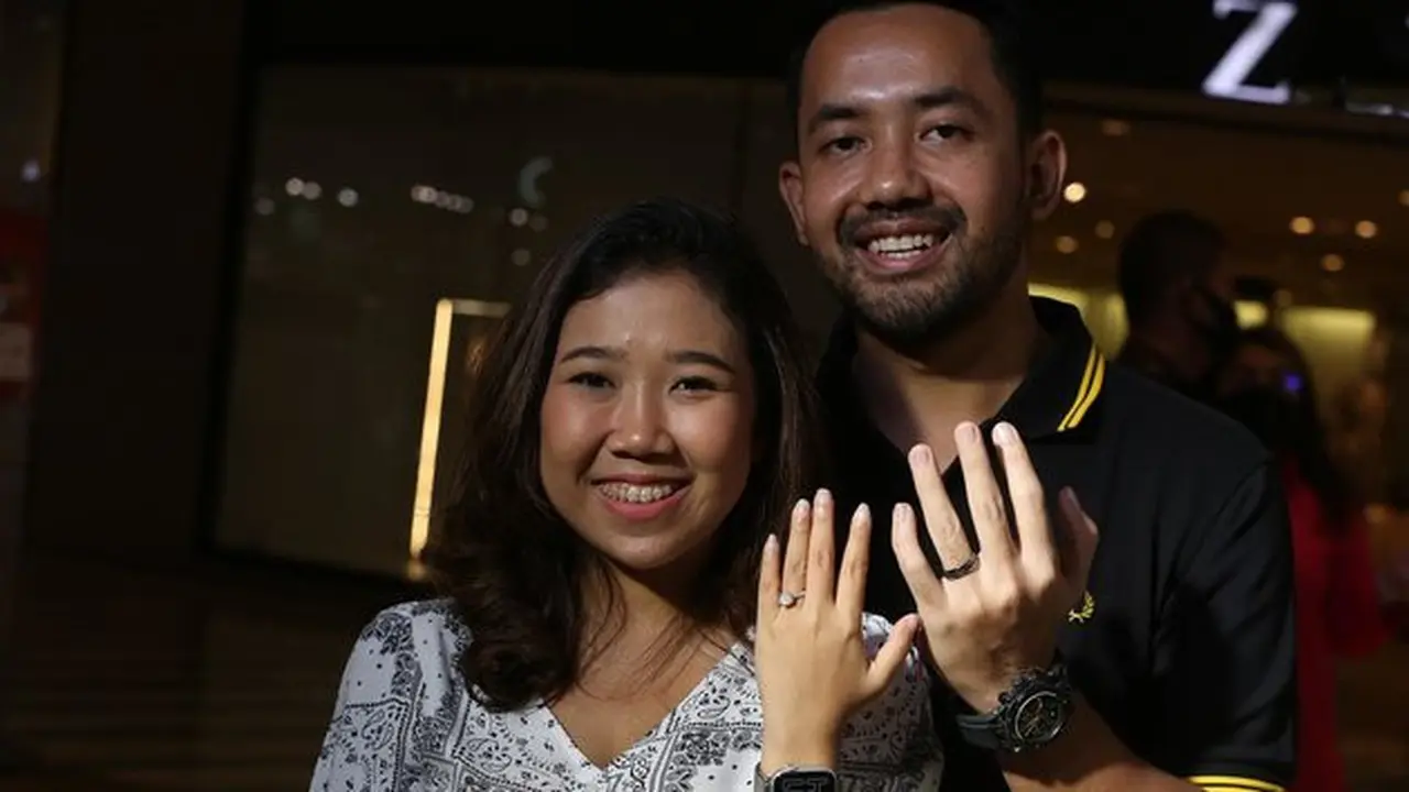 Kiky Saputri Berburu Cincin Bareng Kekasih