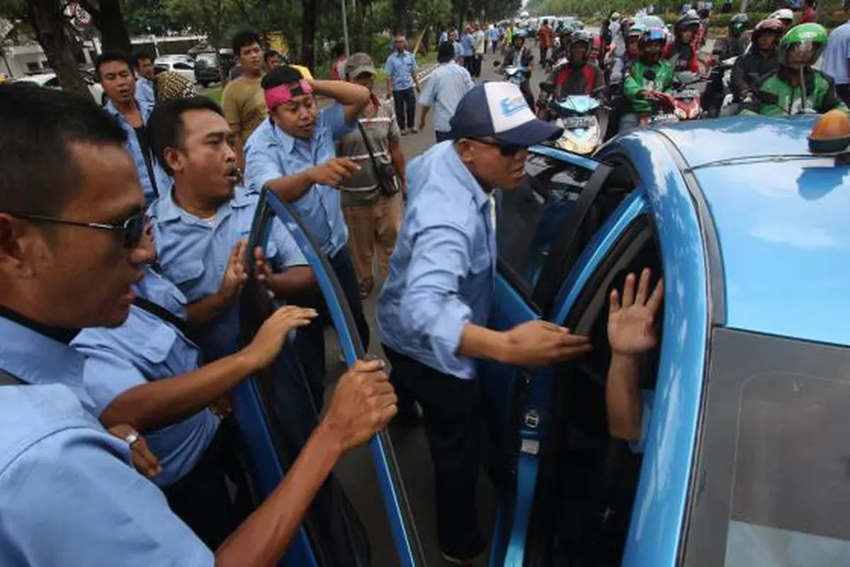 Demo Taksi Bikin Rusuh, Netizen Ngomel di Twitter