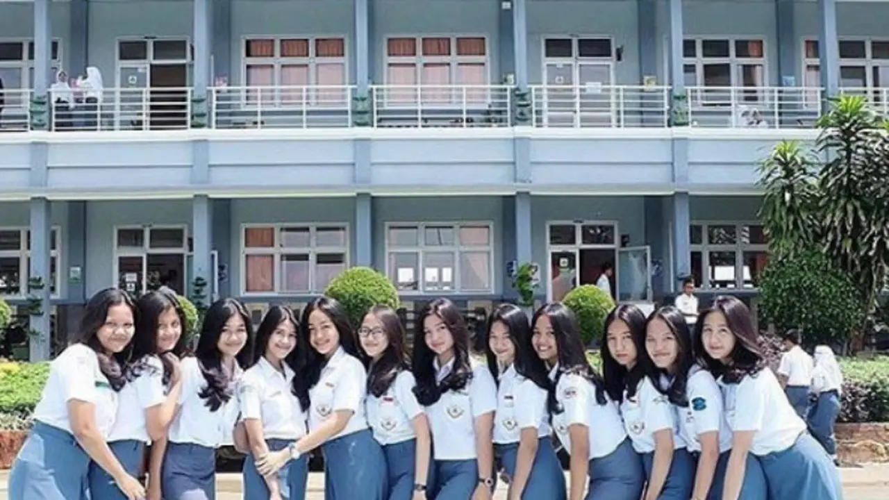 Dandanan yang Pas Buat Anak Sekolah Biar Nggak Mirip Mbak-mbak
