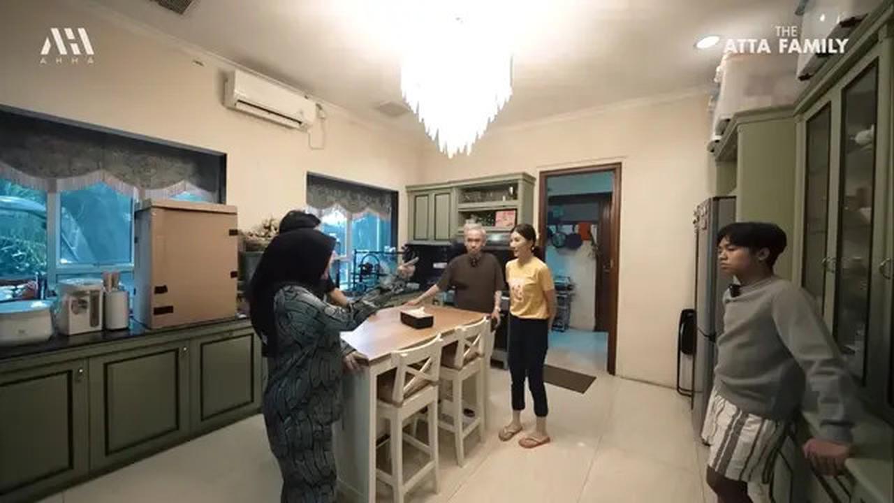 6 Foto Dapur Lama Ruben Onsu, Isinya Lengkap Bak Minimarket Pribadi
