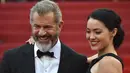 Saat ini Rosalind Ross dan Mel Gibson menunggu kehadiran anggota keluarga baru. Dimana bagi Rosalind, ini adalah penantian anak pertama, sedang untuk Mel Gibson ini merupakan anak ke-9. Padahal usia Mel kini telah 60 tahun. (AFP/Bintang.com)