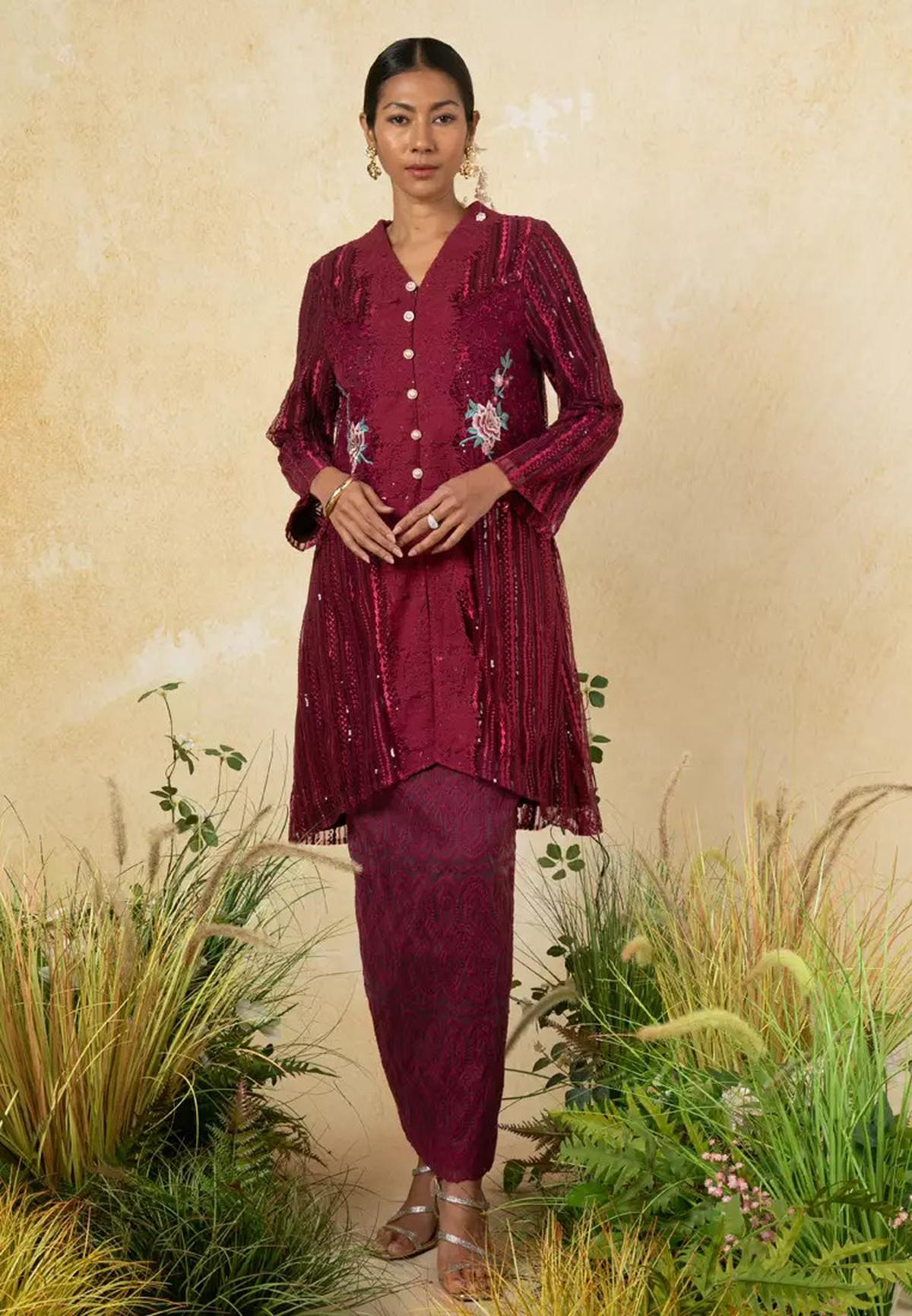 Baju Lebaran Brokat Warna Burgundy