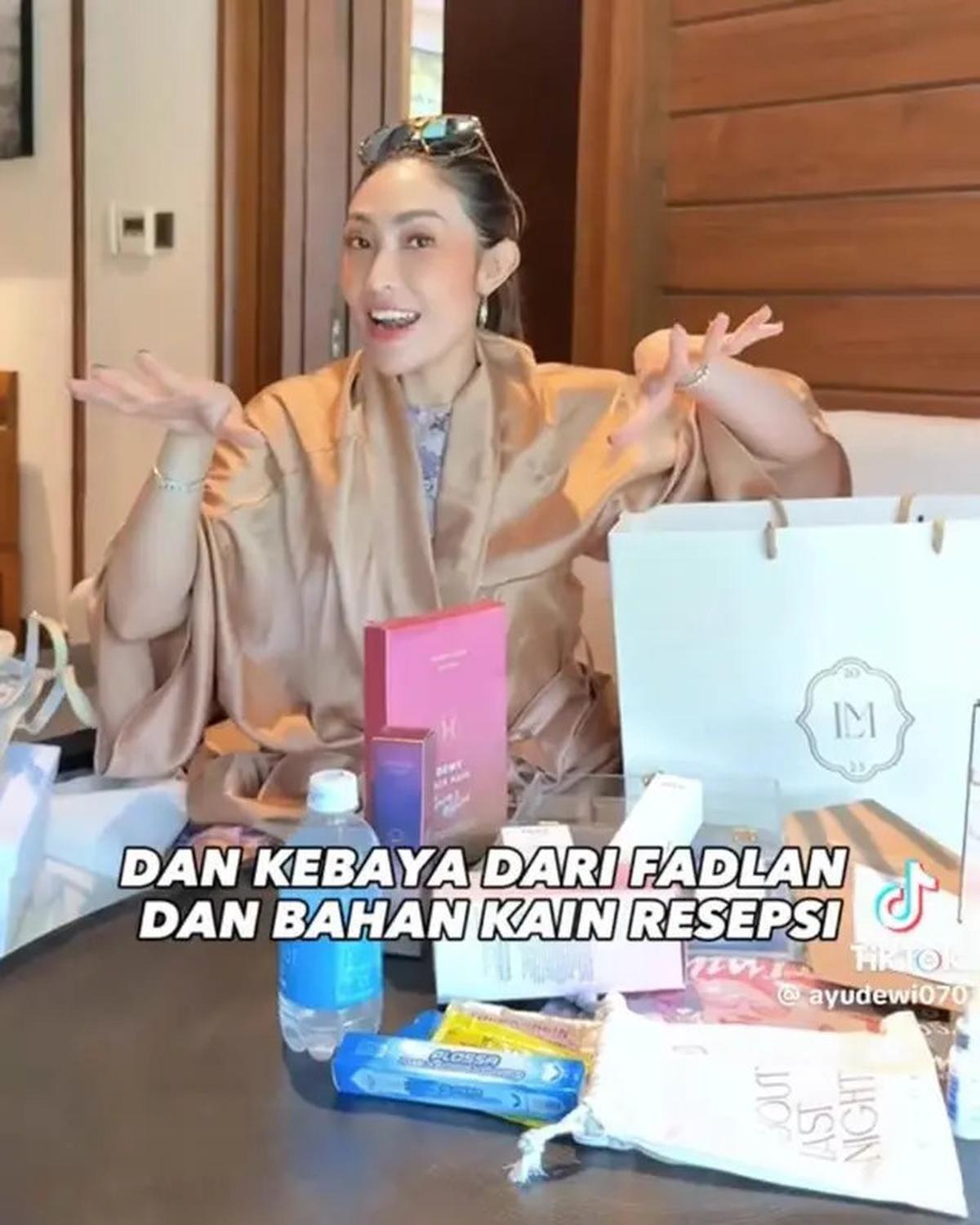Potret Isi Hampers Mewah Bridesmaid Luna Maya-Maxime Bouttier, Parfum YSL Libre Rp2,9 Juta hingga Voucher Treatment Rp17 Juta
