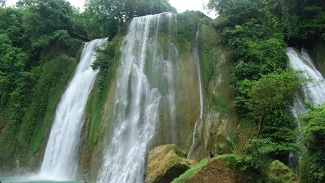 6 Destinasi Wisata Berpemandangan Menakjubkan yang Jadi Bukti Indonesia is Wonderland