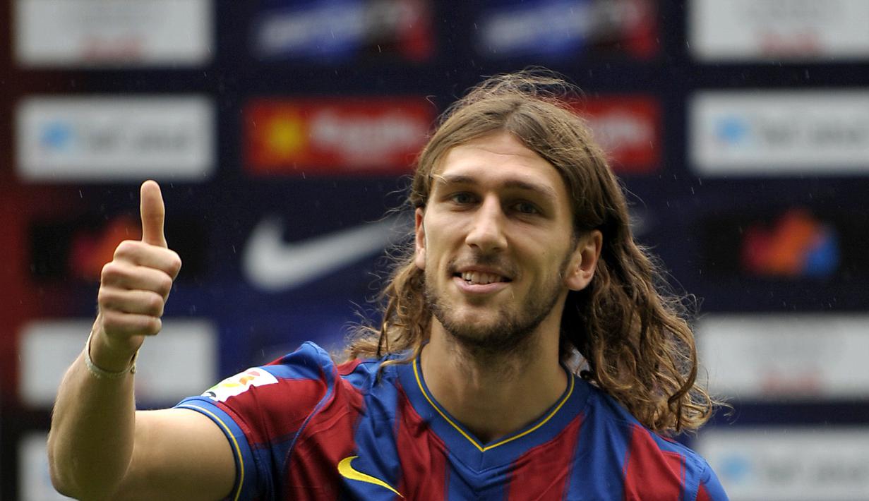 2. Dmytro Chygrynskiy – Transfer ke Barcelona membuatnya menjadi pemain Ukraina pertama yang bermain untuk Barcelona. Biaya 25 juta euro ditebus demi mendapatkan pemain gondrong tersebut, (AFP/Lluis Gene)