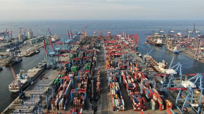 Pangkas Waktu Sandar Kapal, Produktivitas Peti Kemas Pelindo Melonjak 70 Persen