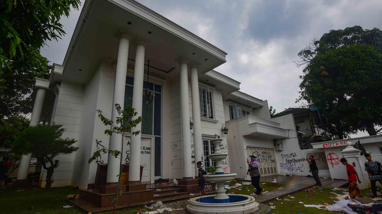 FOTO: Kondisi Rumah Uya Kuya Setelah Amukan Massa Tak Dikenal