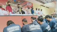 Polres Tuban membekuk pengedar pil terlarang. (Adirin/Liputan6.com)