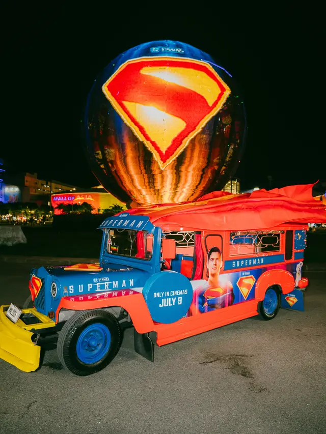 Jeepney istimewa berkostum Superman. (dok. Warner Bros)