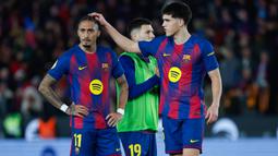 Pemain Barcelona, Raphinha, tampak kecewa setelah laga melawan Atletico Madrid pada leg kedua Copa del Rey 2025/2026 di Stadion Camp Nou, Rabu (04/03/2026). (AP Photo/Joan Monfort)