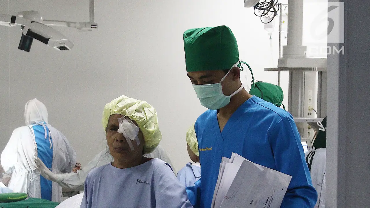 RS EMC Sentul Gelar Bakti Sosial Operasi Katarak Gratis