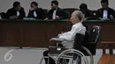 Terdakwa Komisaris PT Bursa Berjangka Jakarta (BBJ) Hassan Widjaja menjalani sidang putusan Majelis Hakim Tipikor, Jakarta, Senin (28/9/2015). Hassan divonis 2 tahun penjara dan denda Rp 100 juta subsidair 3 bulan kurungan. (Liputan6.com/Andrian M Tunay)