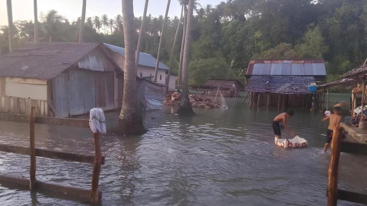 Banjir Rob Terjang Parigi Moutong, Belasan Warga Mengungsi Akibat Gelombang Tinggi