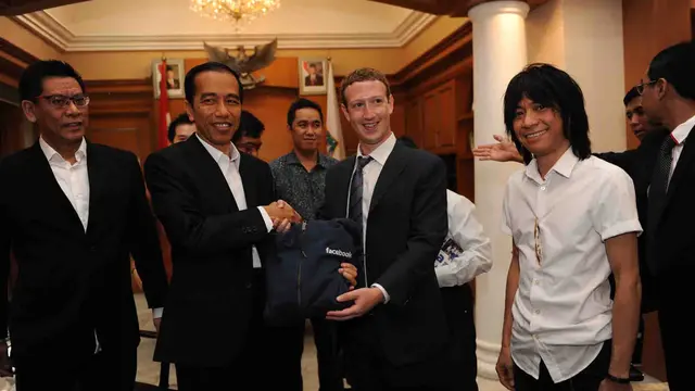 Jokowi kepada Mark Zuckerberg: Beginilah Blusukan...***