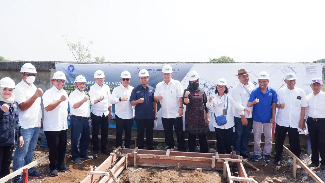 Holding Perkebunan Nusantara menjalin kerja sama dengan Institut Pertanian Bogor (IPB) membangun pilot project Pengolahan Kelapa Sawit Mini (PKS Mini).