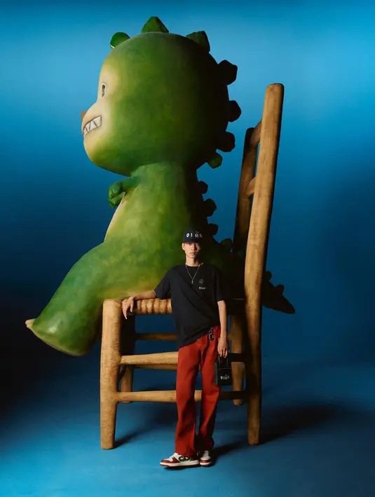 Ini menandai kolaborasi pertama Kim Jones dengan seniman kontemporer sejak tahun 2021. [Dok/Dior]