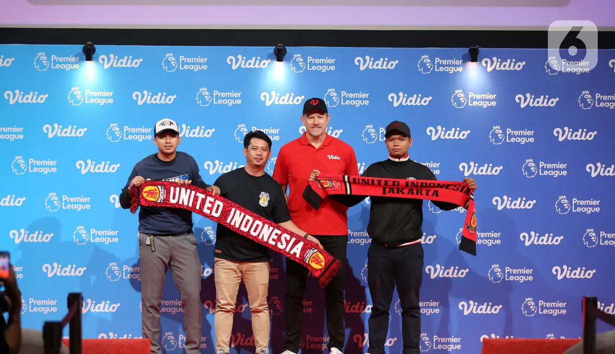 Terdapat sejumlah kelompok yang hadir dalam jumpa fans bersama Peter Schmeichel. Beberapa di antaranya meliputi United Army, United Indo, Simpatisan United, hingga Indo Red Army. (Liputan6.com/Johan Tallo)
