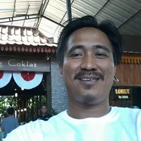 Pria ini tadinya seorang juru parkir. Kini sukses dengan kafe susu miliknya. | Sumber Foto: facebook.com/gandungMilktown