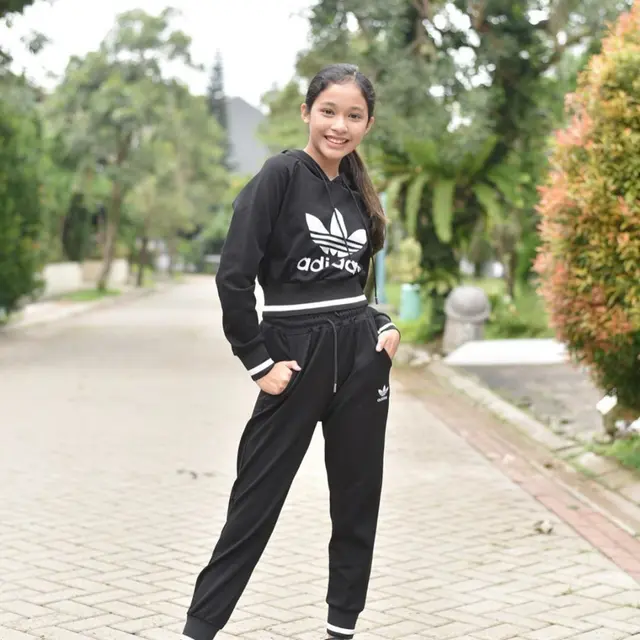 6 Potret Cantik Shakiena Azalea Putrina Anak Pasha Ungu dan Okie Agustina