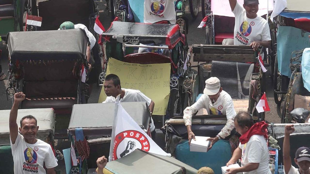 Ratusan tukang becak dari berbagai pos di Kota Bogor itu menilai Ganjar Pranowo mampu melanjutkan program-program Presiden Joko Widodo (Jokowi).
( merdeka.com/Arie Basuki )