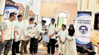 Ikatan Alumni Elektro (IAE) Universitas Trisakti melaksanakan kegiatan bakti sosial dengan membagikan paket sembako kepada penyandang tunanetra dan anak-anak yatim piatu.