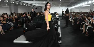 Kendall Jenner tengah berbahagia lantaran usianya kini sudah genap 22 tahun. Tepat di tanggal 3 November 2017 kemarin, Kendall merayakan hari jadinya bersama keluarga dan para sahabatnya. (AFP/Angela Weiss)