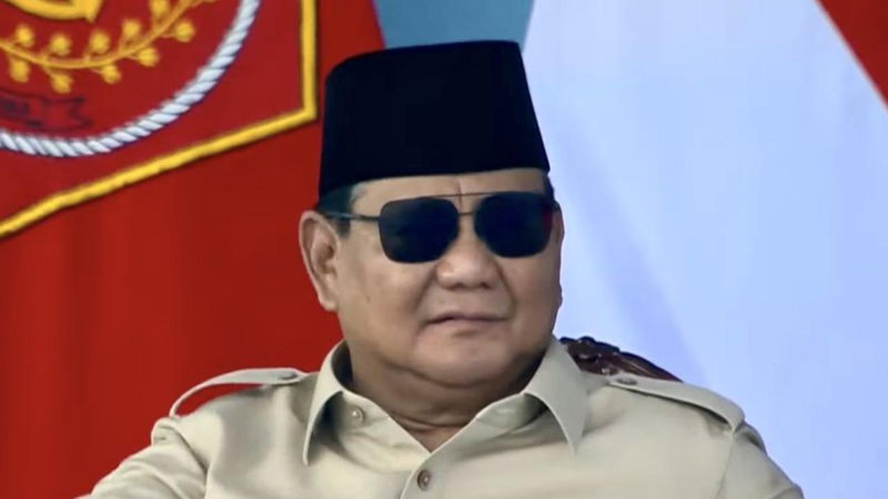 Momen Langka! 80 Penerjun Terbaik TNI, Termasuk Satwa, Meriahkan HUT Ke-80 TNI di Monas Disaksikan Prabowo
