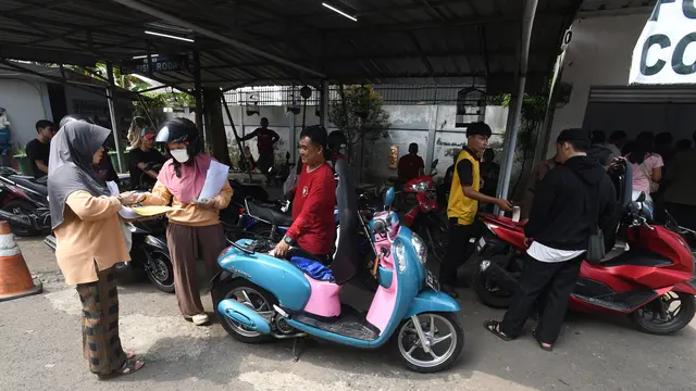 Pemutihan Pajak Kendaraan Bermotor, Warga Serbu Samsat Cinere