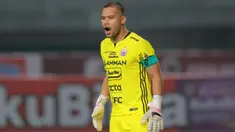 Kiper Persija Jakarta, Andritany Ardhiyasa dalam laga pekan ke-6 BRI Liga 1 2022/2023 antara Persija Jakarta melawan Persita Tangerang di Stadion Patriot Candrabhaga, Bekasi, Rabu (24/8/2022) malam WIB. (Bola.com/M Iqbal Ichsan)