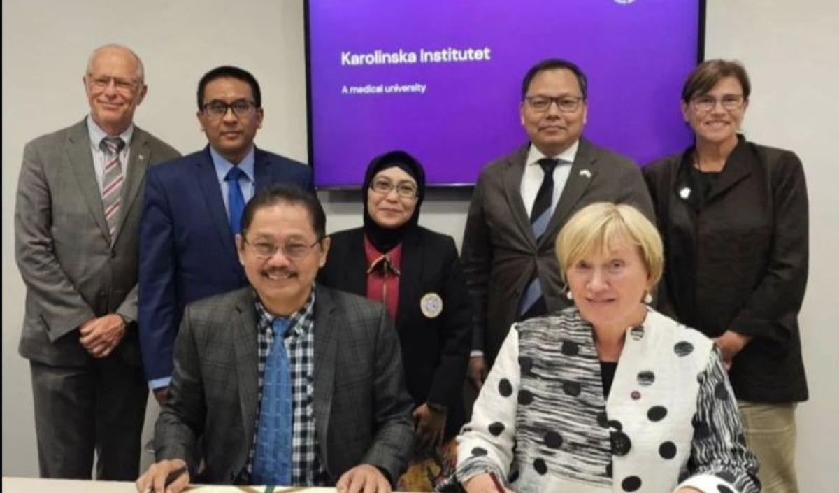 Dalam pernyataannya, Budi Santoso berpamitan kepada sekitar 300-an anggota di grup tersebut, seusai menerima keputusan Rektorat Unair.
