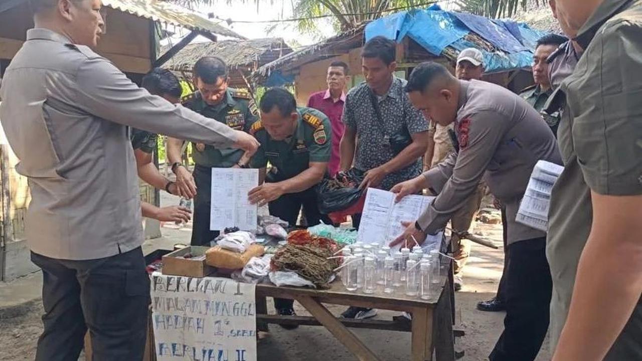 Dalam penggerebekan di Sky Garden, dua Jenderal TNI-Polri ini berhasil mengamankan beberapa barang bukti saat melakukan penggerebekan pada Selasa (7/11).<br>