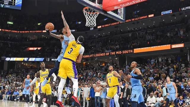 Ja Morant menerobos pertahanan Lakers