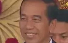 Momen Jokowi Nyanyi Bareng Band Kahitna saat Upacara Penurunan Bendera Merah Putih di Istana