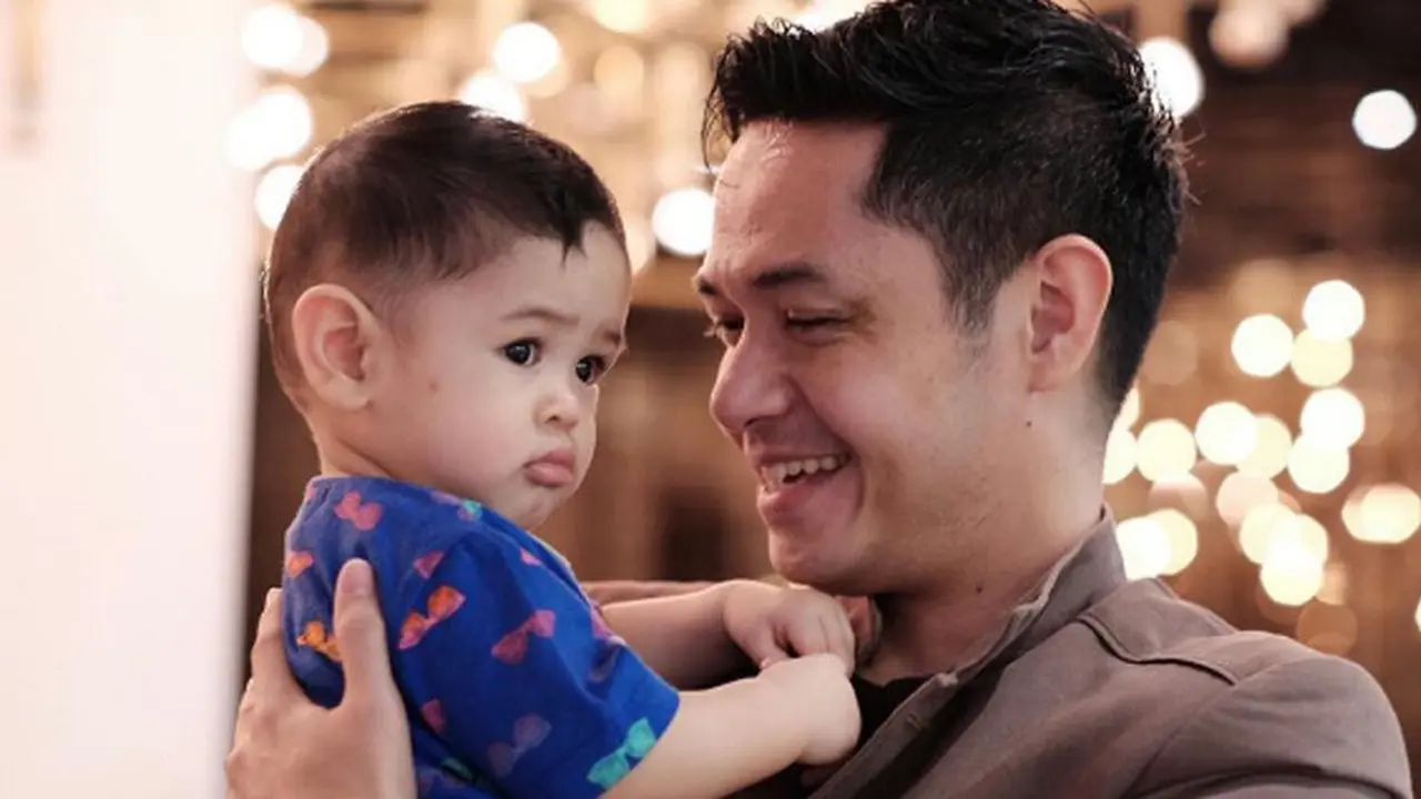 Sejak Reindra kecil, Dude Harlino sudah menanamkan nilai-nilai spiritual