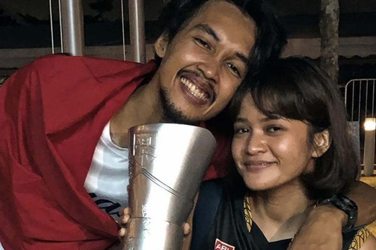 Jarang Tersorot, Ini 7 Momen Kebersamaan Sandy Kusuma Kapten CLS Knight dengan Sang Istri