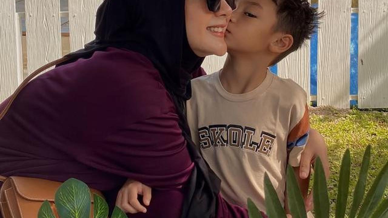 6 Potret Paula Verhoeven Hadiri Acara Sekolah Kiano, Kompak Bareng Baim Wong