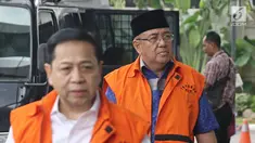 Calon gubernur Sulawesi Tenggara, Asrun tiba untuk menjalani pemeriksaan di gedung KPK, Selasa (13/2). Mantan Wali Kota Kendari itu diperiksa dalam kasus suap pengadaan barang dan jasa di Pemkot Kendari tahun 2017-2018. (Liputan6.com/Herman Zakharia)