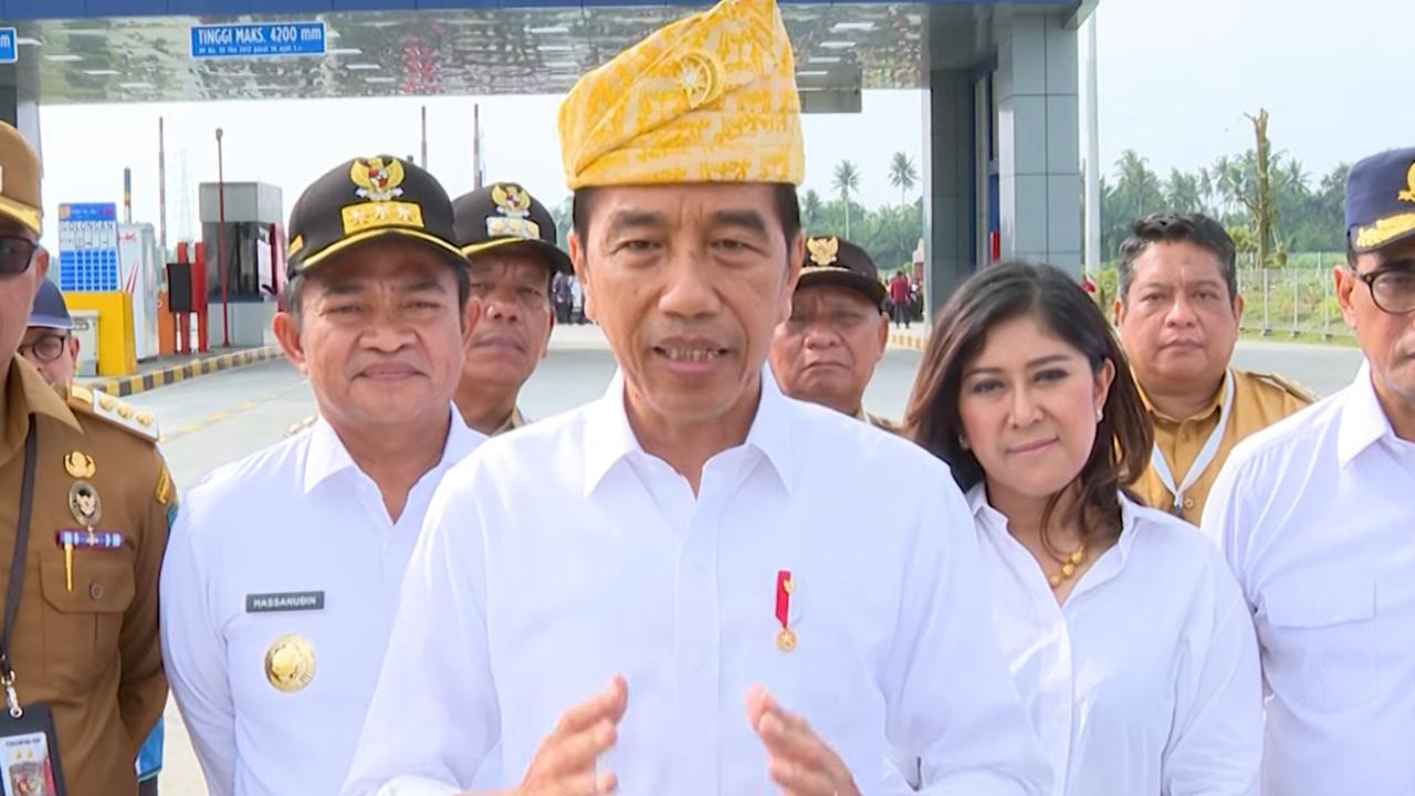 Menurutnya, kebijakan pemerintah tersebut akan menjadi penilaian dari masyarakat.