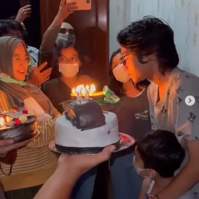 Genap 17 Tahun, Ini 6 Momen Kiesha Alvaro Dapat Kejutan dari Sahabat dan Keluarga